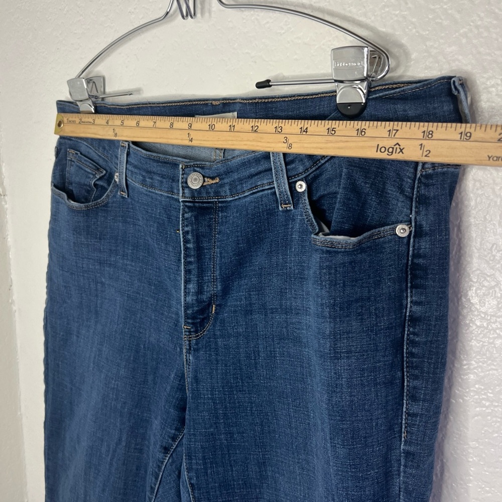 Levis Woman’s Classic Boot Cut Stretch Dark Wash Size 18W - Picture 5 of 10